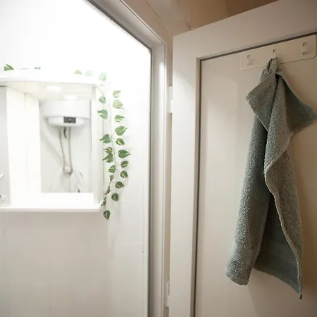 Apartment Tiny *