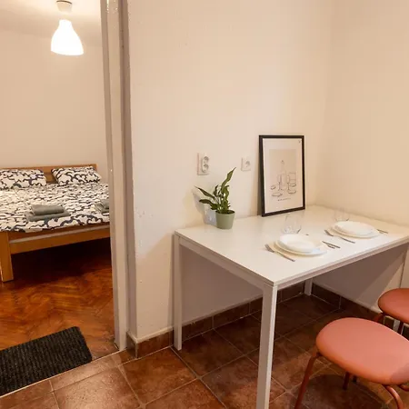 Apartment Tiny *